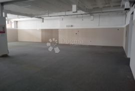 Prostran poslovni prostor 1100m2 PULA, Pula, Ticari emlak