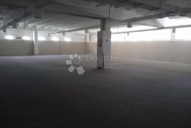 Prostran poslovni prostor 1100m2 PULA, Pula, Ticari emlak