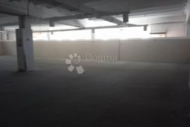 Prostran poslovni prostor 1100m2 PULA, Pula, Ticari emlak