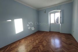 Stan 69,39 m2 u centru, Pula, Appartment