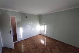 Stan 69,39 m2 u centru, Pula, Appartment