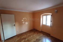 Stan 69,39 m2 u centru, Pula, Appartment