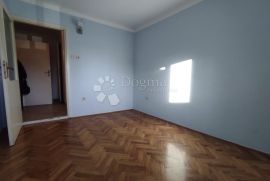 Stan 69,39 m2 u centru, Pula, Appartment