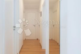 TRIBUNJ PREKRASAN APARTMAN NADOMAK MORA A2 0, Vodice, Appartement