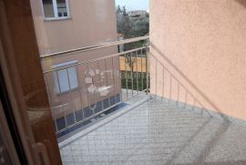 KUĆA SA 4 APARTMANA 400 m OD MORA, Vodnjan, Casa