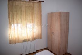 KUĆA SA 4 APARTMANA 400 m OD MORA, Vodnjan, Casa