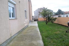 KUĆA SA 4 APARTMANA 400 m OD MORA, Vodnjan, Casa