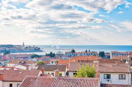 EKSLUZIVAN PENTHOUSE SA GARAŽOM I POGLEDOM NA MORE I GRAD -stan E, Poreč, Daire