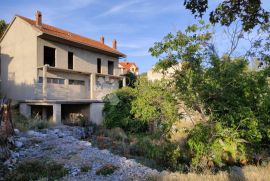 GORNJI HUMAC - KUĆA ZA RENOVACIJU, Pučišća, House