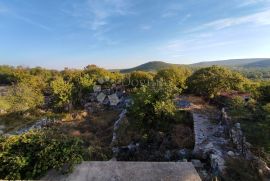 GORNJI HUMAC - KUĆA ZA RENOVACIJU, Pučišća, Maison