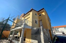 BILICE (ŠIBENIK) –APARTMANSKA KUĆA 100 M OD MORA, Šibenik - Okolica, Maison