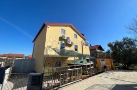 BILICE (ŠIBENIK) –APARTMANSKA KUĆA 100 M OD MORA, Šibenik - Okolica, Maison