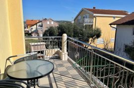 BILICE (ŠIBENIK) –APARTMANSKA KUĆA 100 M OD MORA, Šibenik - Okolica, Maison