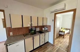 BILICE (ŠIBENIK) –APARTMANSKA KUĆA 100 M OD MORA, Šibenik - Okolica, Maison