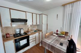 BILICE (ŠIBENIK) –APARTMANSKA KUĆA 100 M OD MORA, Šibenik - Okolica, Maison