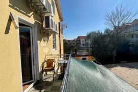 BILICE (ŠIBENIK) –APARTMANSKA KUĆA 100 M OD MORA, Šibenik - Okolica, Maison