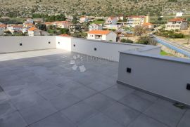 TROGIR-PENTHOUSE S ČAROBNIM POGLEDOM S50, Trogir, Appartamento