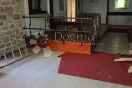 VODICE, poslovno-stambeni prostor u centru blizu mora, Vodice, Commercial property