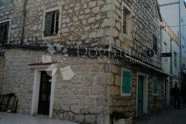 VODICE, poslovno-stambeni prostor u centru blizu mora, Vodice, Commercial property