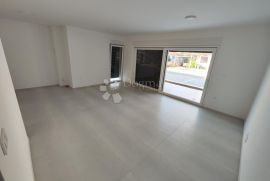 SRIMA -APARTMAN DRUGI RED DO MORA S2, Vodice, Appartamento