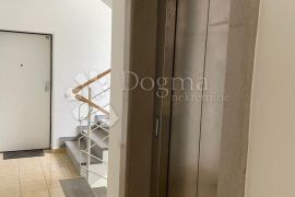 OPATIJA, CENTAR - 3S+DB sa saunom, terasom, garažom i pogledom na more!, Opatija, Appartment