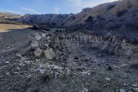 Poljoprivredno imanje sa kamenim objektom, Jasenice, Tierra