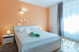 OPATIJA,  2S+DB stan sa okućnicom i garažom, Opatija, Apartamento