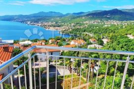 Stan s panoramskim pogledom i bazenom, Opatija, Appartement