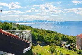 Stan s panoramskim pogledom i bazenom, Opatija, Appartement