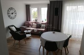 Prilika!! Apartman 61m2 sa terasom 300m od mora, Crikvenica, Daire