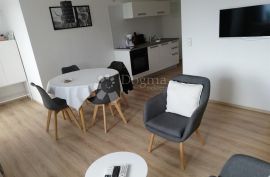 Prilika!! Apartman 61m2 sa terasom 300m od mora, Crikvenica, Daire