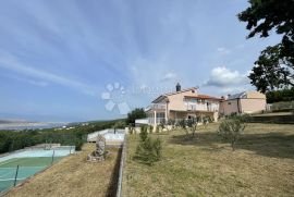 Villa 700m2 sa bazenom i teniskim terenom, Crikvenica, Ev