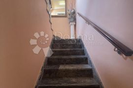 Villa 700m2 sa bazenom i teniskim terenom, Crikvenica, Ev