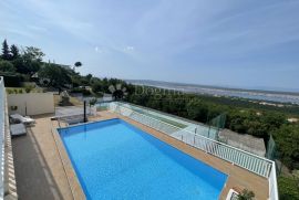 Villa 700m2 sa bazenom i teniskim terenom, Crikvenica, Ev