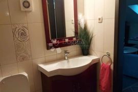 SELCE, NOVOGRADNJA sa TRI APP I BAZENOM, Crikvenica, House