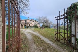 RUSTIKALNA VILA NA PREDIVNOM IMANJU, Vižinada, Дом