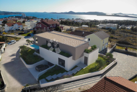 VODICE STAN U VILI SA BAZENOM S2, Vodice, Wohnung