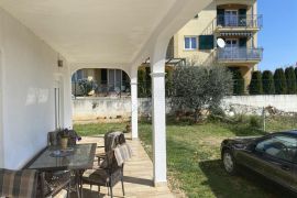 Apartmanska kuća, Novigrad, Novigrad, Casa