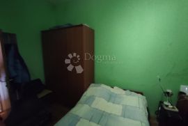 Stan centar Pula 115m2, Pula, Daire