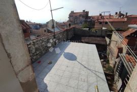 Stan centar Pula 115m2, Pula, Daire