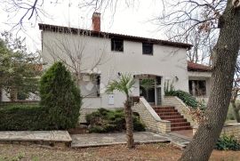 Poreč - velik teren s objektima, građevinski !, Poreč, House