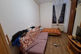 PRILIKA! 2 STANA 2S+DB I 1S+DB SA ZASEBNIM ULAZIMA, 1. KAT, Pula, Appartement