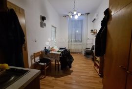 PRILIKA! 2 STANA 2S+DB I 1S+DB SA ZASEBNIM ULAZIMA, 1. KAT, Pula, Appartement