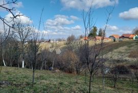 ATRAKTIVNO ZEMLJIŠTE NA MALOM VRHU, Gornji Kneginec, Terreno