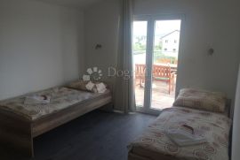 ROGOZNICA APARTMANSKA VILA S BAZENOM NA ODLIČNOJ LOKACIJI, Rogoznica, Casa