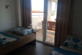 ROGOZNICA APARTMANSKA VILA S BAZENOM NA ODLIČNOJ LOKACIJI, Rogoznica, Casa