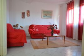 ROGOZNICA PREKRASNA VILA S BAZENOM PRVI RED DO MORA, Rogoznica, Haus