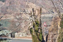 TURISTIČKI OBJEKT U GORSKOM KOTARU, Fužine, Poslovni prostor