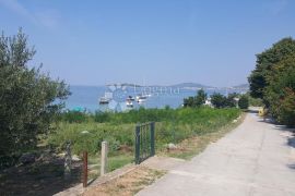 OTOK PRVIĆ - VEĆA KUĆA NADOMAK PLAŽE I MORA, Vodice, Maison