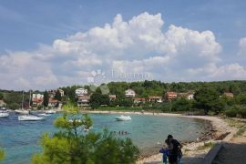 OTOK PRVIĆ - VEĆA KUĆA NADOMAK PLAŽE I MORA, Vodice, Maison